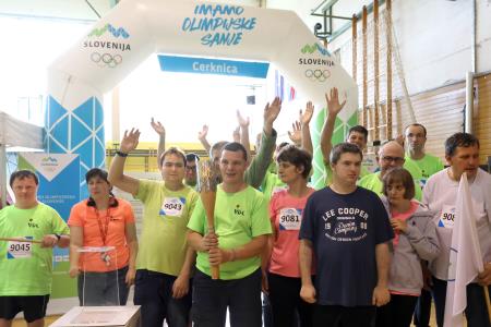SLOVENSKA BAKLA V CERKNICI 34 FOTO LJUBO VUKELIČ